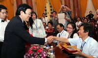 Staatspräsident Truong Tan Sang trifft Vertreter der Menschen mit Behinderungen