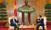 Premierminister Nguyen Tan Dung trifft US-Senatoren