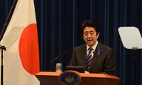 Mehr als 100 japanische Abgeordnete besuchen Yasukuni-Schrein