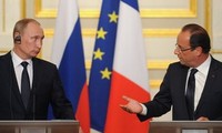 Frankreichs Präsident François Hollande besucht Russland