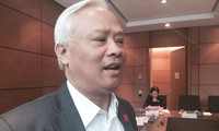 Vizeparlamentspräsident Uong Chu Luu empfängt Vertreter von klein und mittelstänidigen Unternehmern