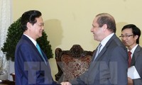 Premierminister Nguyen Tan Dung empfängt den algerischen Botschafter Mohamed Berrah