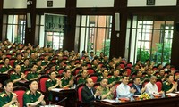 Premierminister Nguyen Xuan Phuc nimmt an politisch-militärischer Konferenz der Armee teil