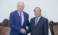 Premierminister Nguyen Xuan Phuc empfängt Professor Thomas Vallely von der Harvard Universität
