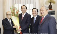 Staatspräsident Tran Dai Quang beglückwünscht ausgezeichnete Intellektuelle der Stadt Hanoi