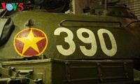 Panzer 390 stieß am 30. April Tor des Unabhängigkeitspalasts in Saigon um