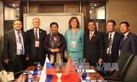   Vizeparlamentspräsidentin Tong Thi Phong trifft russische Vizeparlamentspräsidentin Olga Epifanowa