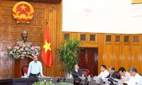 Premierminister Nguyen Xuan Phuc trifft sich mit Leitern vier Provinzen