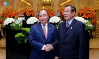 Premierminister Nguyen Xuan Phuc führt bilaterale Gespräche beim ASEAN-Indien Treffen