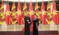 Parlamentspräsidentin Nguyen Thi Kim Ngan führt Gespräche mit ihrem sri-lankischen Amtskollegen