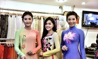 Vietnamesische Modeschöpfer bringen traditionelle Trachten Ao dai auf der Welt