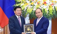Premierminister Nguyen Xuan Phuc empfängt Amtskollegen aus Laos