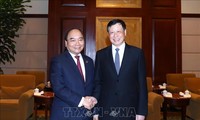 Premierminister Nguyen Xuan Phuc trifft Bürgermeister von Shanghai