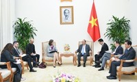 Premierminister Nguyen Xuan Phuc empfängt Botschafter aus Chile und Kanada