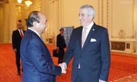 Premierminister Nguyen Xuan Phuc trifft rumänische Spitzenpolitiker