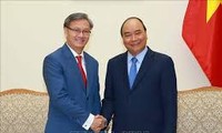 Premierminister Nguyen Xuan Phuc empfängt den laotischen Botschafter