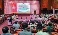 Vertreter der Lokalbehörden treffen sich mit Auslandsvietnamesen zum Tetfest