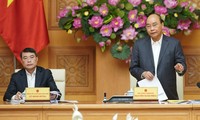 Premierminister Nguyen Xuan Phuc leitet Sitzung des nationalen Rats für Finanz- und Geldpolitik