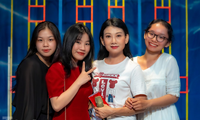 Große Freude, als Licht auf der Theaterbühne-Werke in Vietnam leuchte