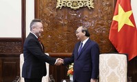 Staatspräsident Nguyen Xuan Phuc empfängt scheidende Botschafter der Länder