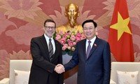  Parlamentsspräsident Vuong Dinh Hue empfängt neuen australischen Botschafter in Vietnam