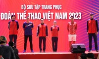 Präsentation von Trikots der vietnamesischen Sportgelegation bei SEA Games 32