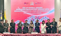 Parlamentspräsident Vuong Dinh Hue nimmt an Sitzung des AIPA-Exekutivkomitees teil