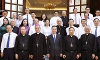 Staatspräsident Vo Van Thuong besucht den Bischofsrat Vietnams