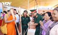 Gemeinsame Aktivitäten von Soldaten und Bewohnern zum Chol Chnam Thmay-Fest in Can Tho