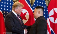 ປະທານາທິບໍດີ D.Trump ແລະ ການນຳ Kim Jong un ເລີ່ມກ້າວເຂົ້າສູ່ມື້ເຮັດວຽກທີ 2 ຂອງກອງປະຊຸມ