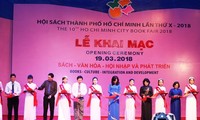 2018년 제10차 Ho Chi Minh 시 도서 전시회 개막