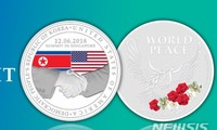 싱가포르, 미국 – 조선 인민민주공화국 정상회담 기념 메달 세트를 선보여