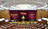 주요 국가 문제 결정의 책임을 지는 12기 베트남 공산당 중앙집행위원회의 8차 회의