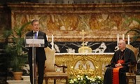 한국 대통령, 한반도 평화 위한 미사 참석