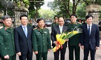 Nguyen Xuan Phuc 총리, 인민군대신문과 회의