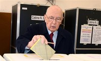 Italians vote in parliamentary elections	