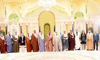  Kuwait establishes new cabinet 