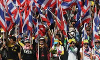 Thai Prime Minister accepts negotiation with opposition leader 