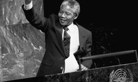 International community mourns former South African President Nelson Mandela 