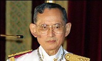 Thailand: King and Prime Minister urge peaceful resolution of political crisis 
