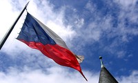 Czech Republic: Three parties sign cabinet pact 