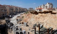 Israel freezes settlement expansion plan 