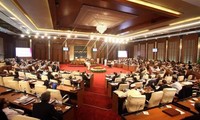 New Libyan parliament holds first session 