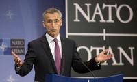 US, NATO pledge to intensify fight against IS 