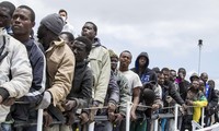 EU ready to discuss migrant reception plan  