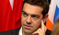 Tsipras urges Greeks not to accept creditors’ pressure 