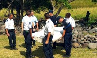  MH370: Possible airplane debris found in Indian Ocean 