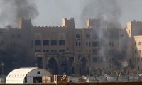 IS claims attacks on Yemen government headquarters 