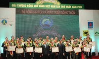Otorgan el premio “Espiga de arroz de oro 2012” en Hanói