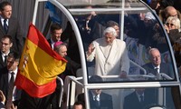 Papa Benedicto XVI se despide en emotiva audiencia